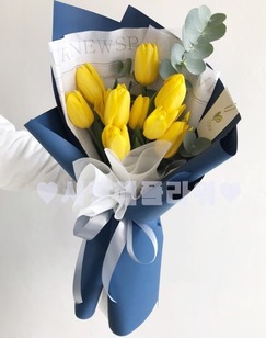 노란튤립다발